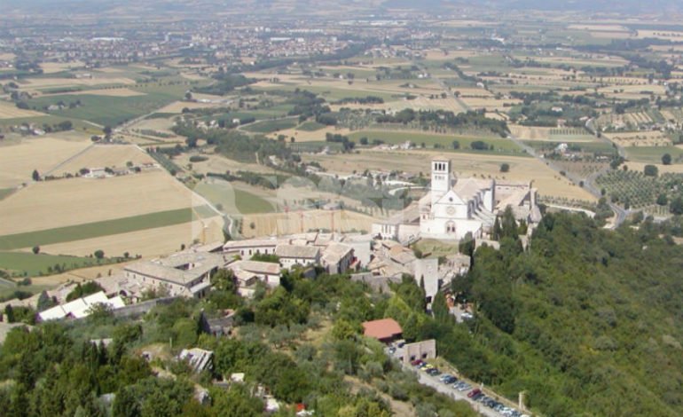 Kit del Pellegrino, M5S Assisi non molla: “Vicenda tutta da chiarire: e se qualcuno ha già pagato?”