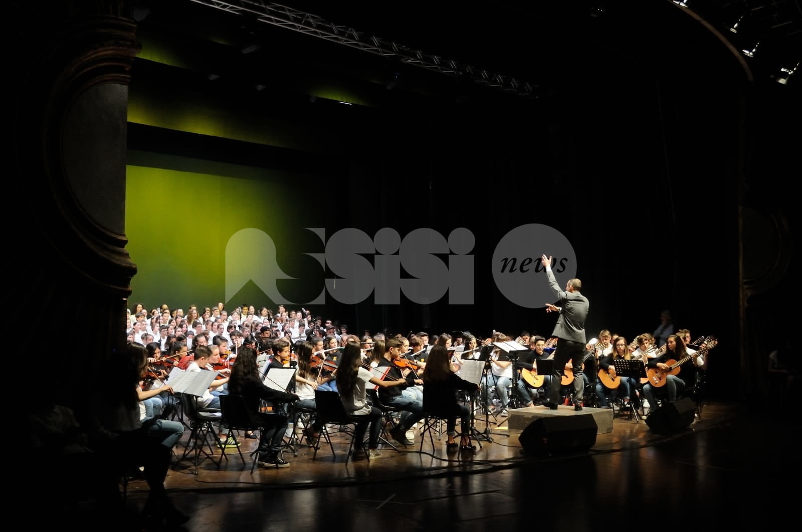 All'Istituto comprensivo Assisi 3 lezioni di strumento musicale e orchestra per gli ex allievi di musica