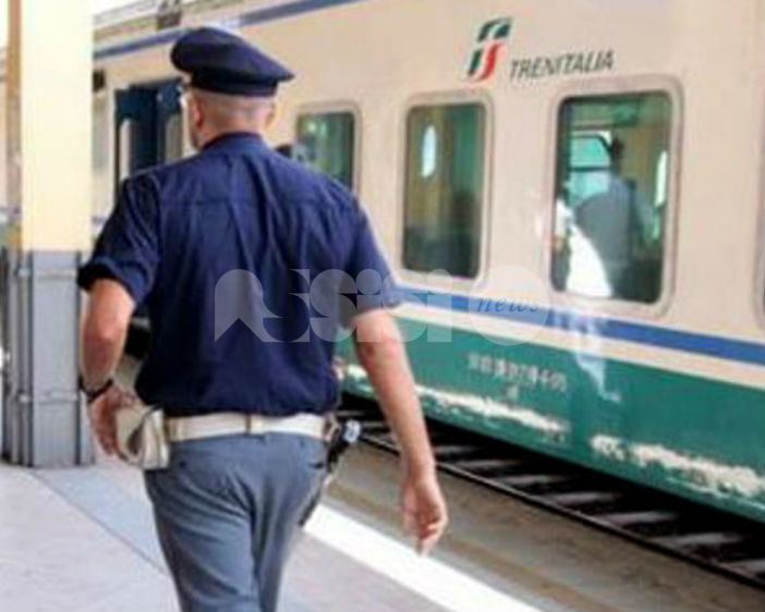 Devasta a pietrate la stazione di Bastia Umbra, 30enne denunciato