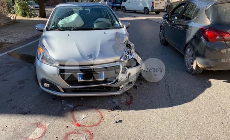 Incidente in viale Umberto I ad Assisi, nessun ferito ma danni alle vetture