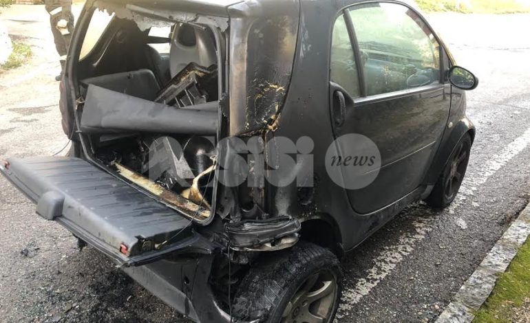 Auto in fiamme ad Assisi: tanta paura, illeso il conducente (foto)