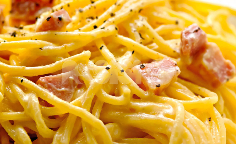 Spaghetti alla carbonara con guanciale: ricetta, ingredienti e preparazione