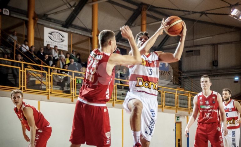 Basket, Virtus Assisi fatica e vince 86-80 contro Chieti gara 1 play-off