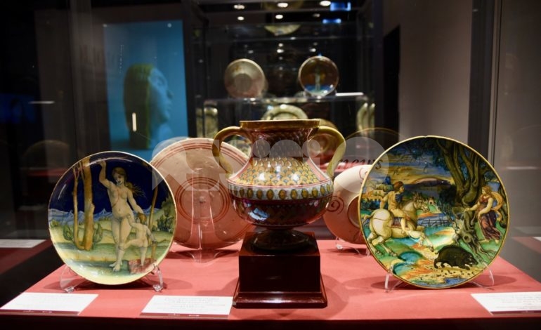 Ultimi giorni per visitare le ceramiche a lustro esposte a Palazzo Bonacquisti