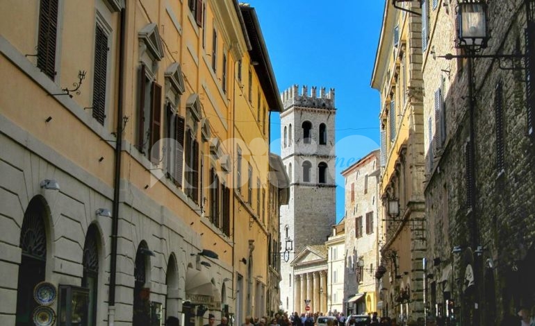 Turismo estivo 2019 in Umbria, bene Perugia e Assisi, arrancano Todi e Trasimeno