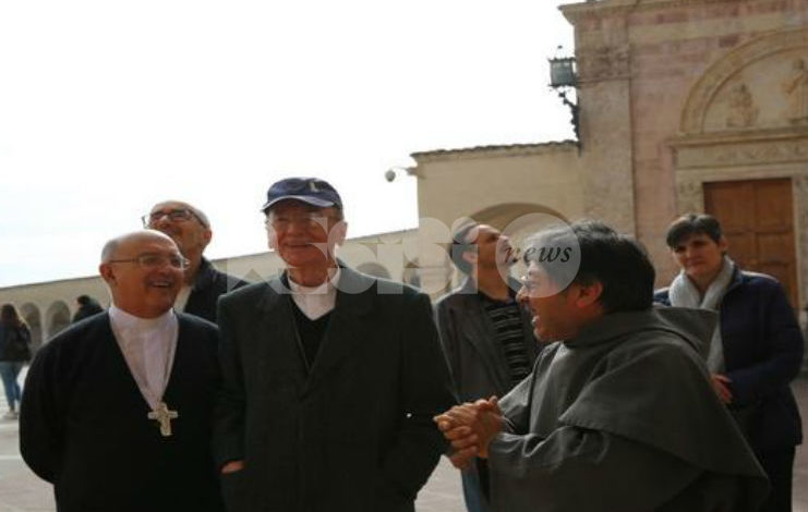 I Cardinali Pedro Barreto, Michael Czerny e Cláudio Hummes ad Assisi
