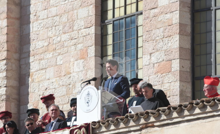 Giuseppe Conte ad Assisi: “Ricostruzione avanti senza indugi” (foto+video)
