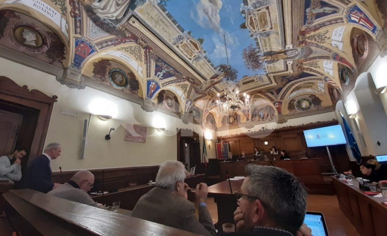 Viole d’Assisi avrà una piazza: il consiglio comunale approva la mozione