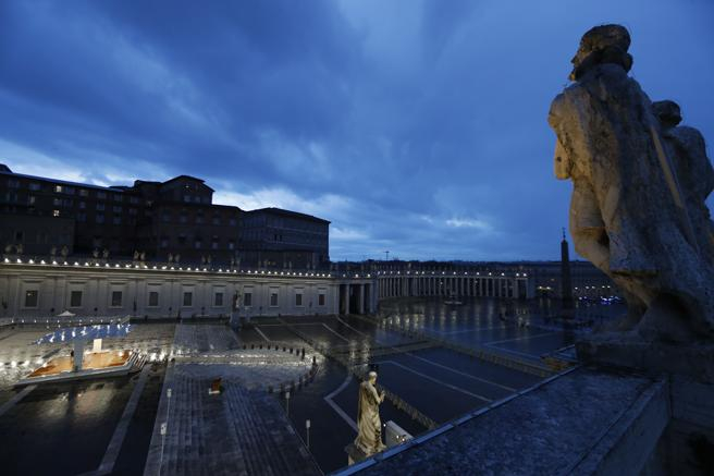 Papa Francesco prega per la fine della pandemia: “Dio, non lasciarci nella tempesta”