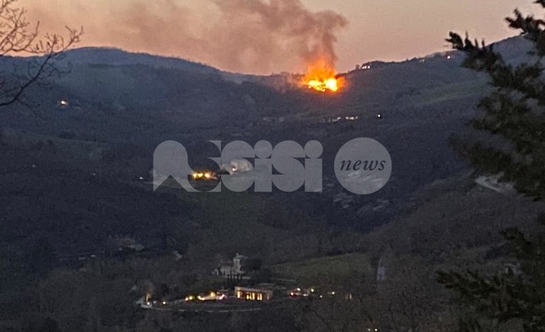 Incendio a Pieve San Nicolò, vigili del fuoco sul posto e in azione (FOTO)