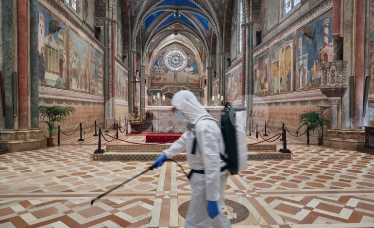 Basiliche e Tomba di San Francesco riaperte, ci sono gel e mascherine