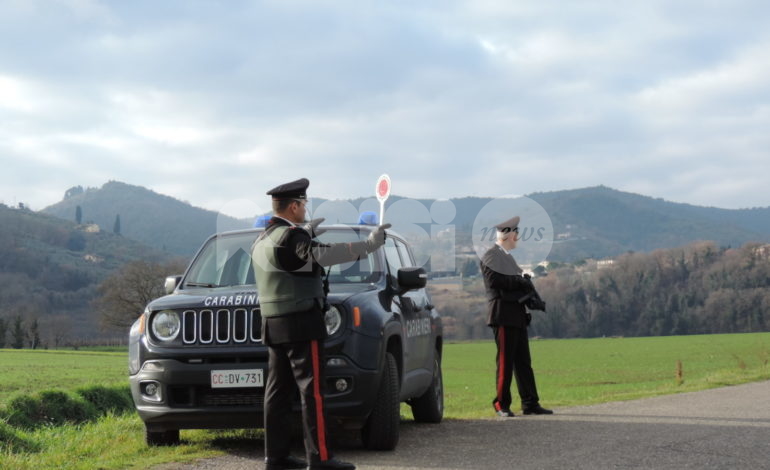 Lampeggiante in auto, ma senza permesso: denunciato dai carabinieri