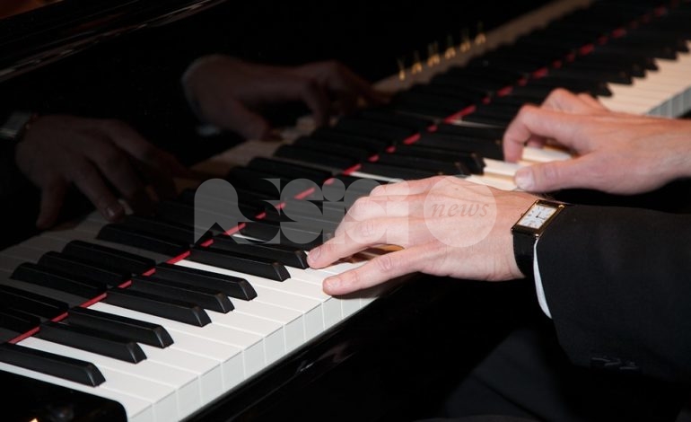 Un pianoforte per l’ospedale: lo dona il Rotary di Assisi a medicina