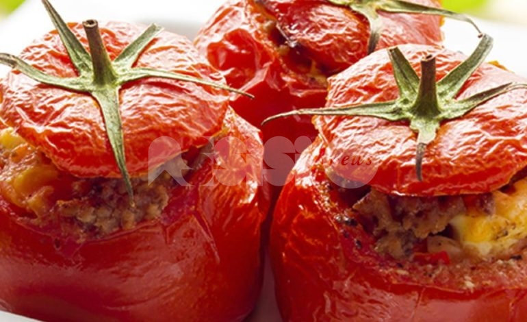Pomodori ripieni, al forno: ricetta facile tipica umbra e preparazione