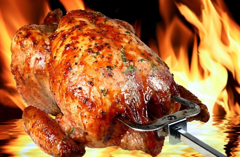 Pollo arrosto allo spiedo: ricetta umbra, ingredienti e preparazione