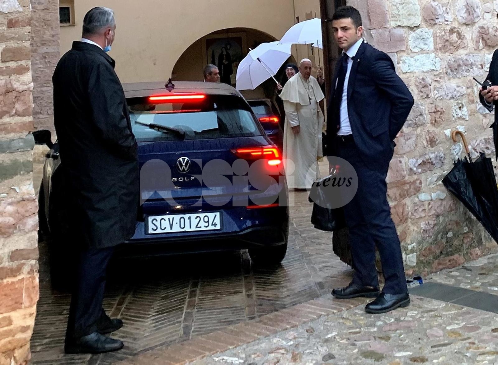 Papa Francesco a Spello prima di Assisi: visita privata alle Clarisse (foto)