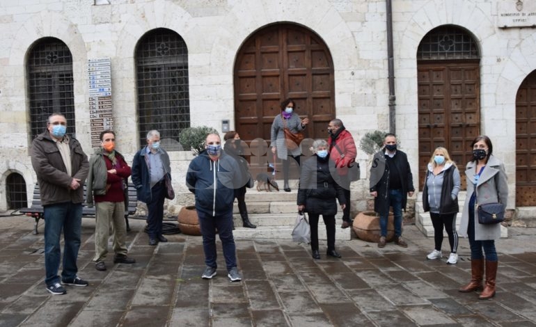Attività commerciali, la protesta da Assisi: “Chiusi di domenica e senza tutele”