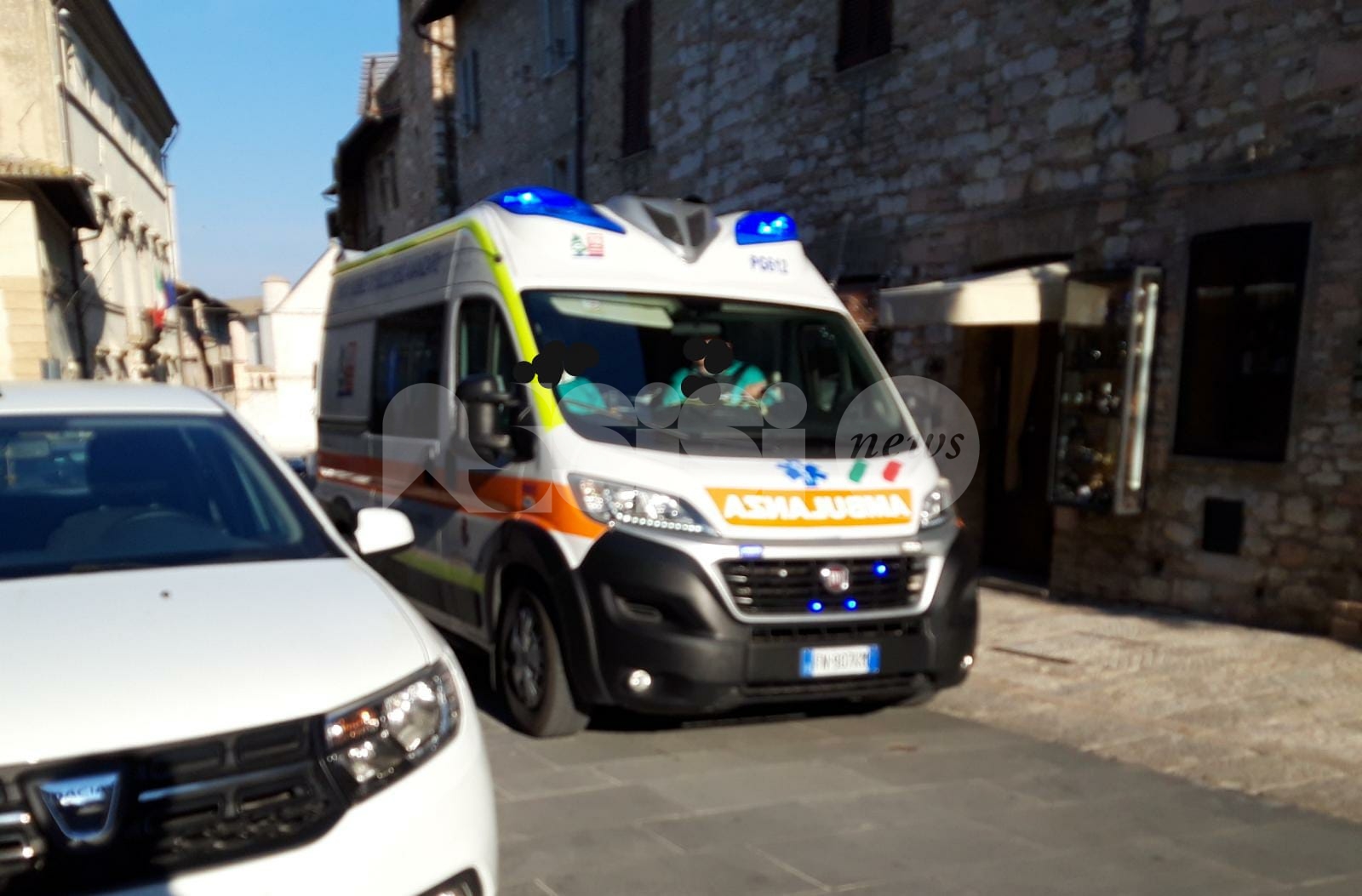 Bimbo investito ad Assisi centro, ambulanza e municipale sul posto