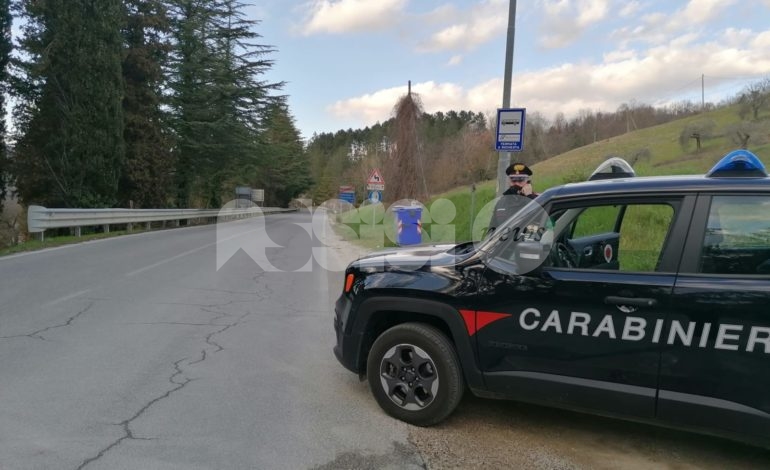 Tenta di prendere a pugni un carabiniere, arrestato 50enne