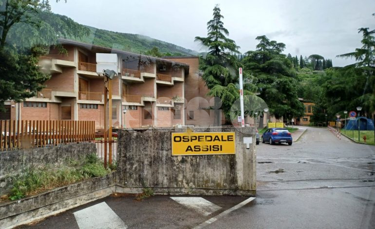 Ospedale di Assisi, De Luca: “Coletto sconfessa l’atto per il potenziamento”