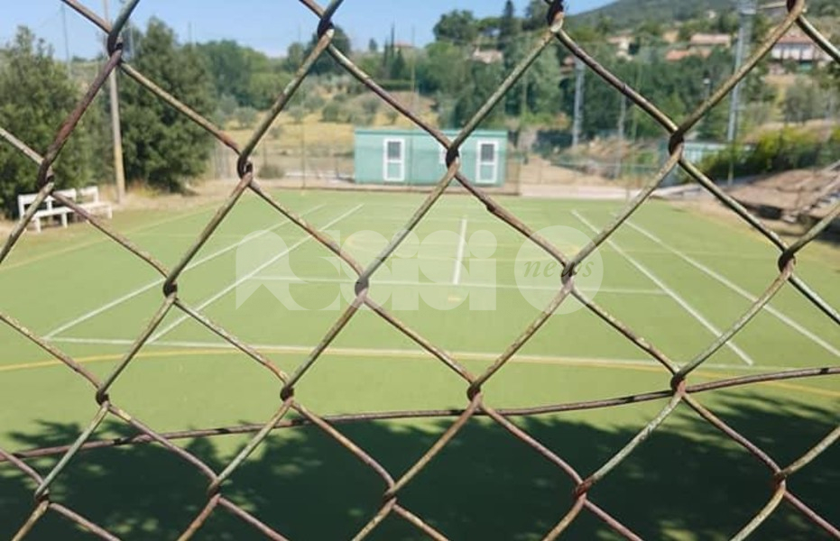 Campo sportivo di Viole chiuso ai giovani, "Tolte anche le porte da calcio"