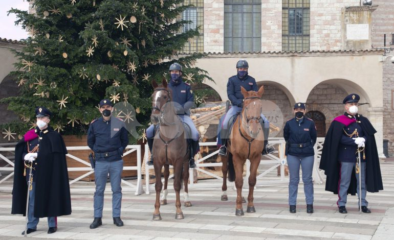 Gli equipaggi a cavallo della Polizia di Stato per controllare Assisi (foto)