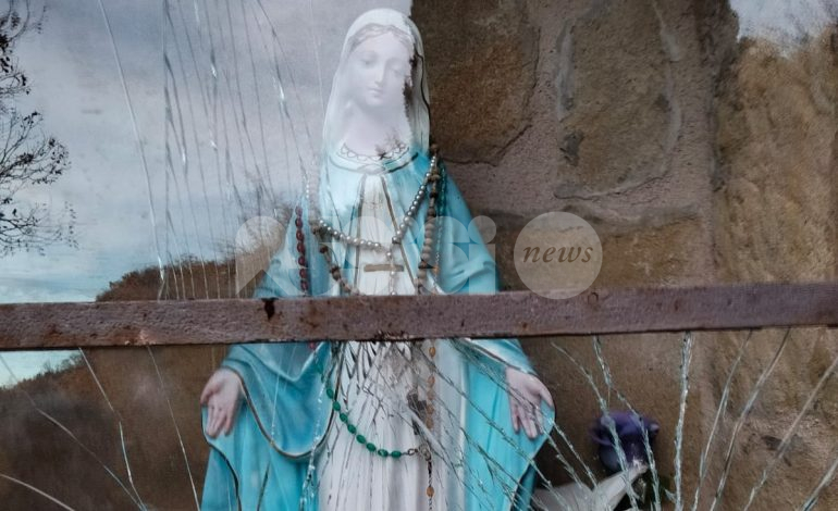 Pieve San Nicolò, vandalizzata l’edicola della Madonna: la segnalazione (foto)