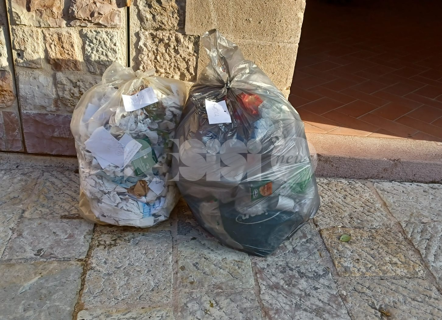Kit di sacchi per la raccolta differenziata, consegna in corso