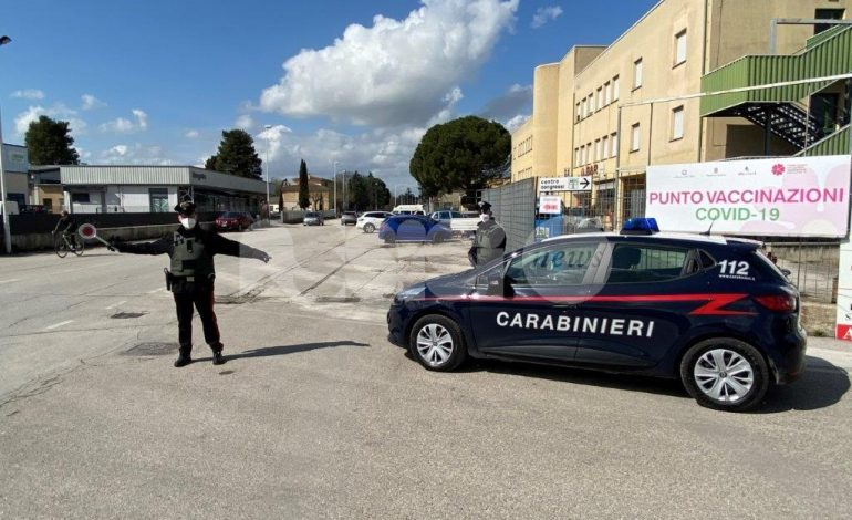 Si intasca un portafogli trovato in terra: denunciato dai carabinieri. La Polizia continua Borghi Sicuri
