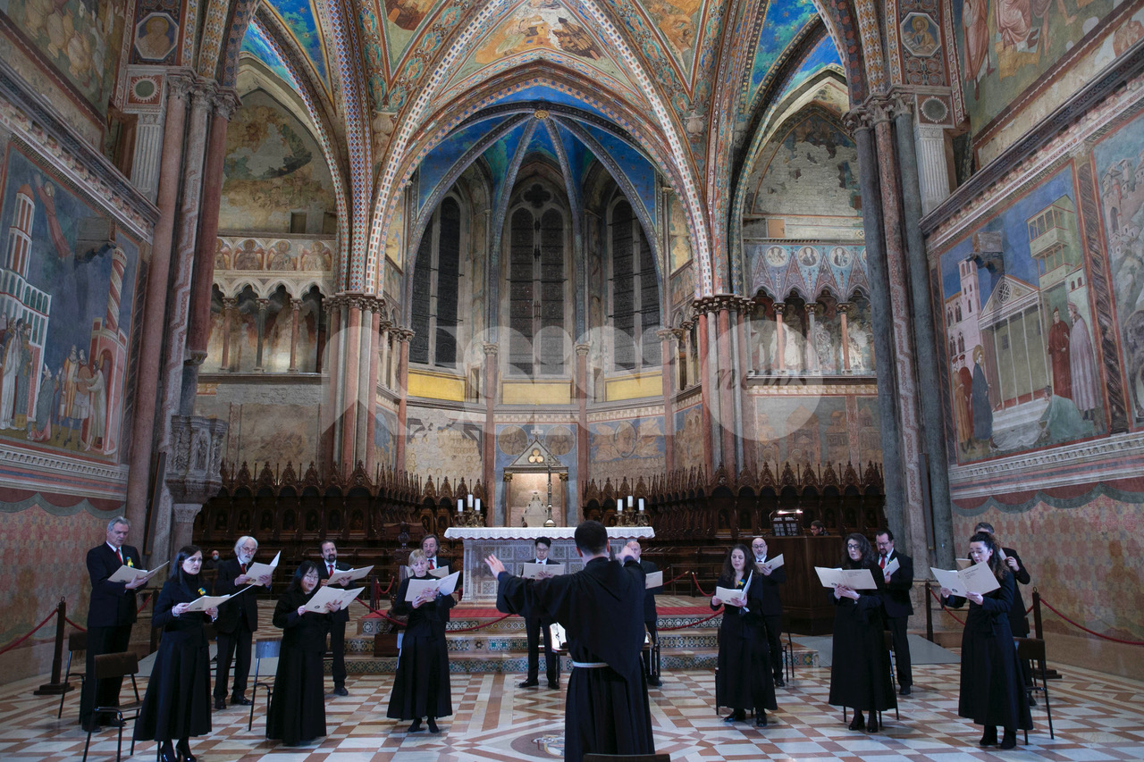 Concerto per l'Ucraina nella Basilica di San Francesco: musica e preghiera (foto)