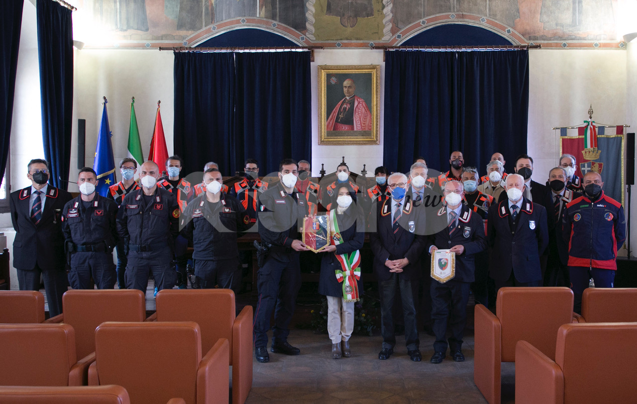 Nucleo carabinieri cinofili, ad Assisi esercitazioni e attestati di benemerenza (foto)