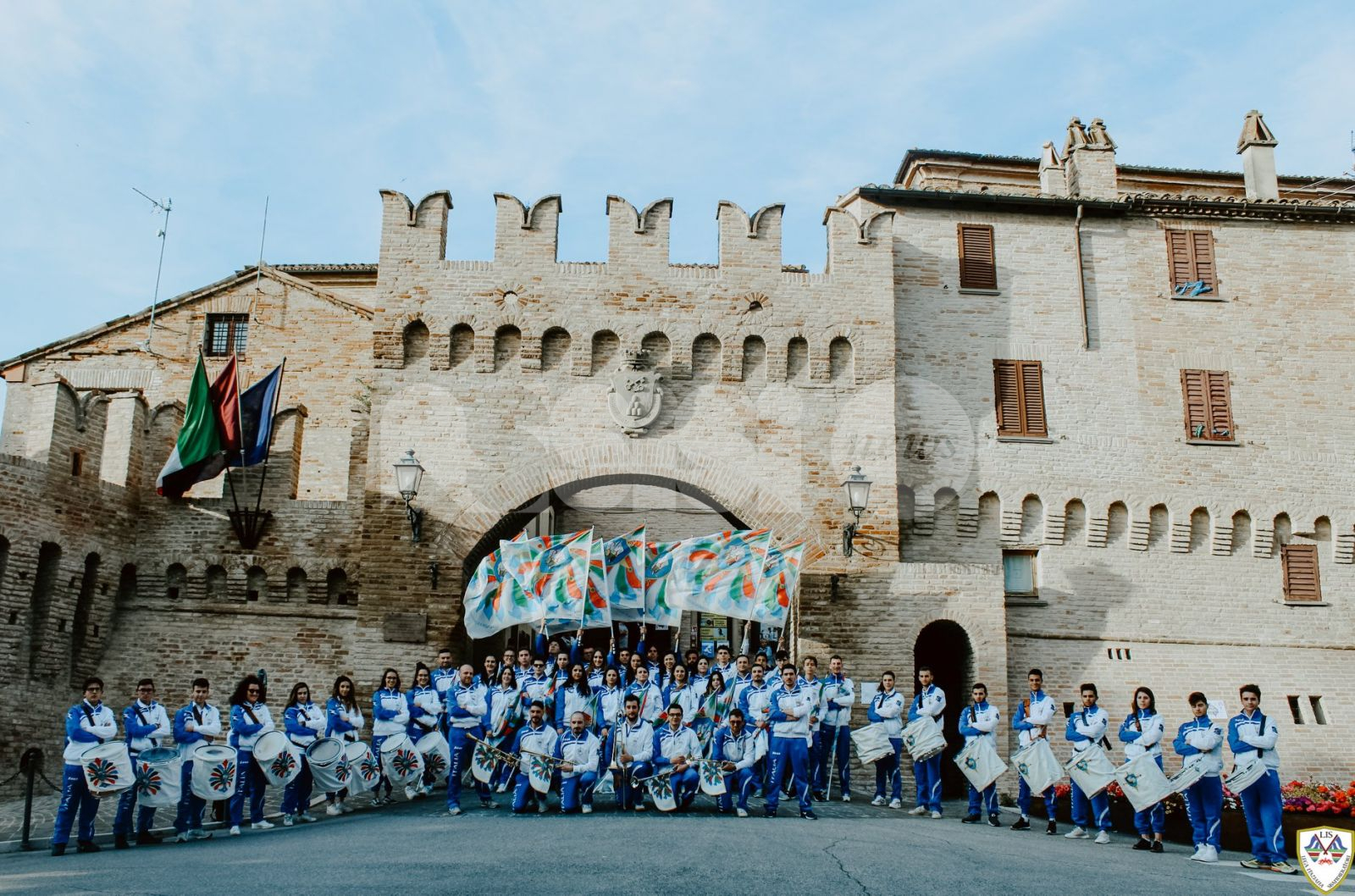 Sbandieratori e musici Lis in piazza ad Assisi per "Passioni e Radici"
