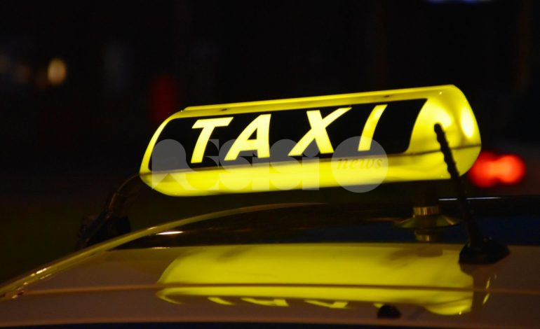 Taxi con tariffe quasi raddoppiate: licenza sospesa a un tassista assisano