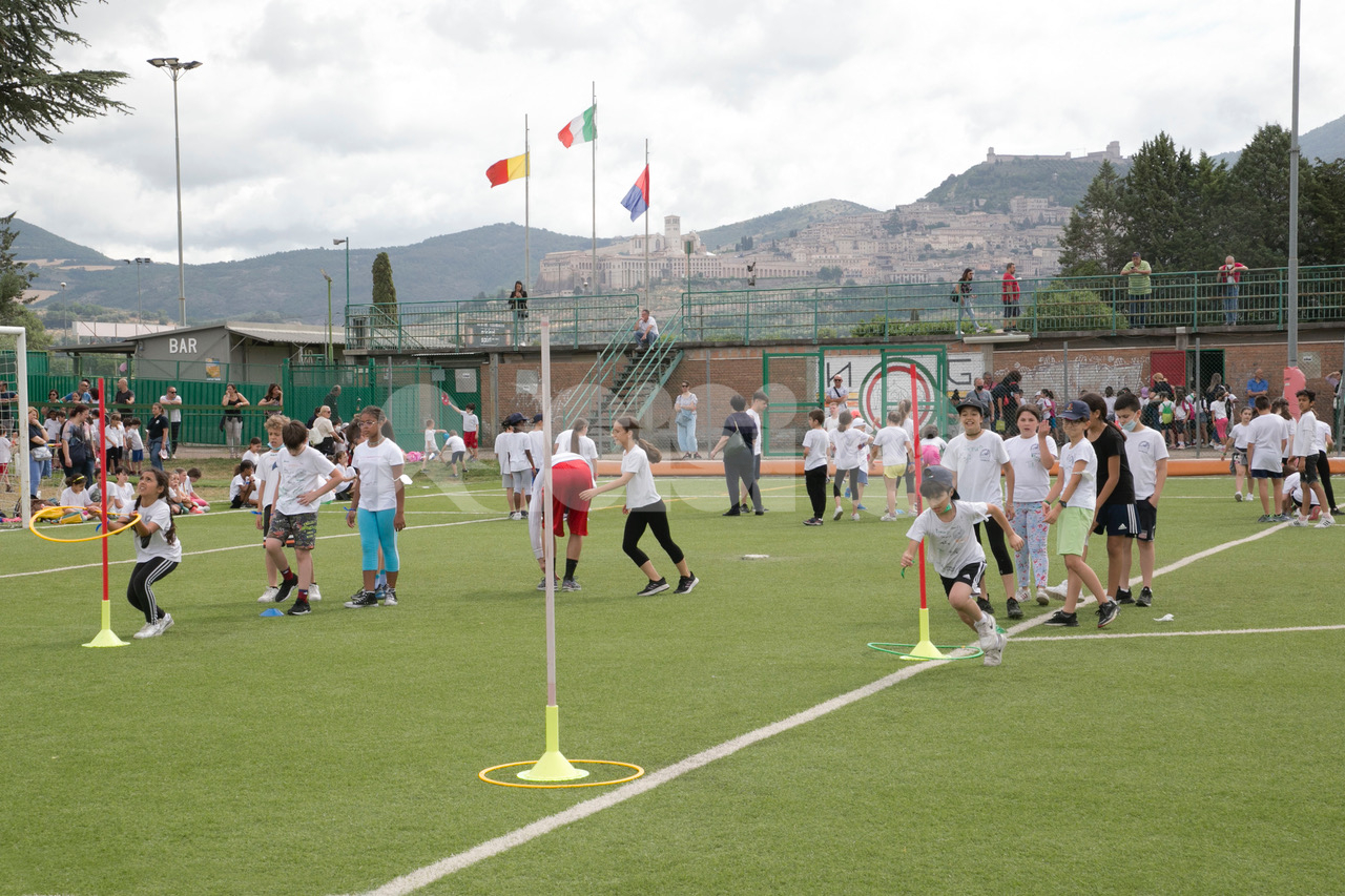 Giochi Sportivi per la chiusura dell'anno alla scuola primaria Giovanni XXIII (foto)