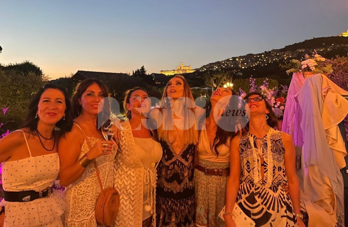 Laura Chiatti festeggia 40 anni ad Assisi: maxi party per l'attrice (foto+video)