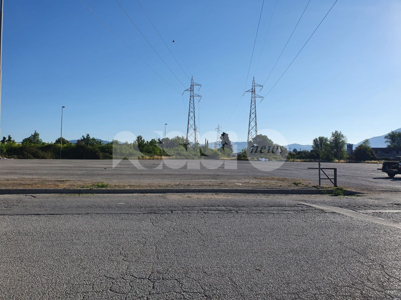 Parcheggio della zona industriale di Santa Maria finalmente ripulito dopo anni di degrado (foto)