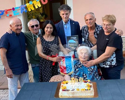 Rivotorto festeggia i cento anni di Oliviera Micheli