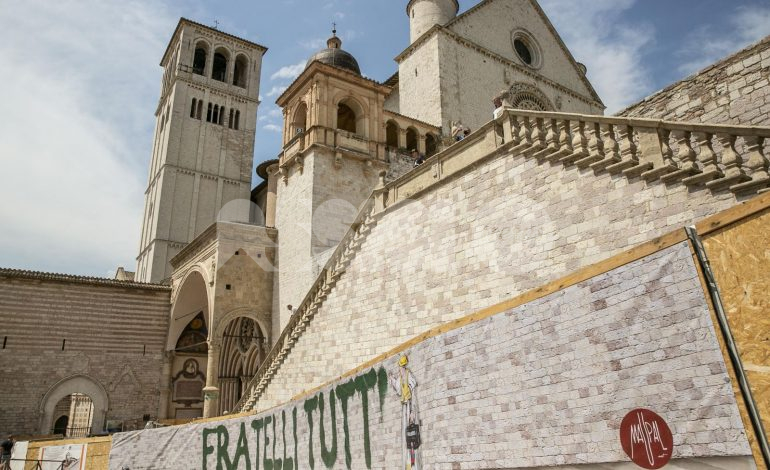 Papale papale, ad Assisi un’esposizione di urban art sulla figura di Papa Francesco