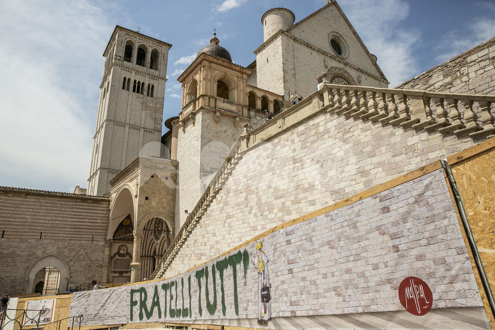 Papale papale, ad Assisi un'esposizione di urban art sulla figura di Papa Francesco