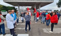 Mignini e Petrini, dopo lo stato di agitazione lavoratori davanti ai cancelli (foto)