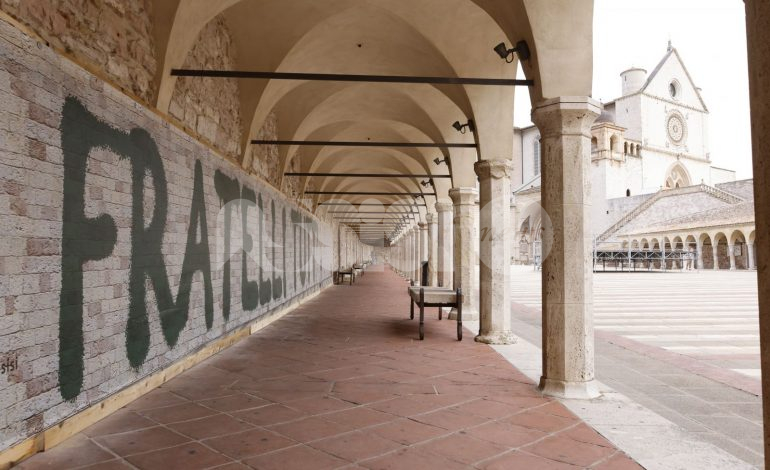 Papale Papale, nella Basilica di San Francesco fino al 6 novembre un’esposizione di urban art (foto)