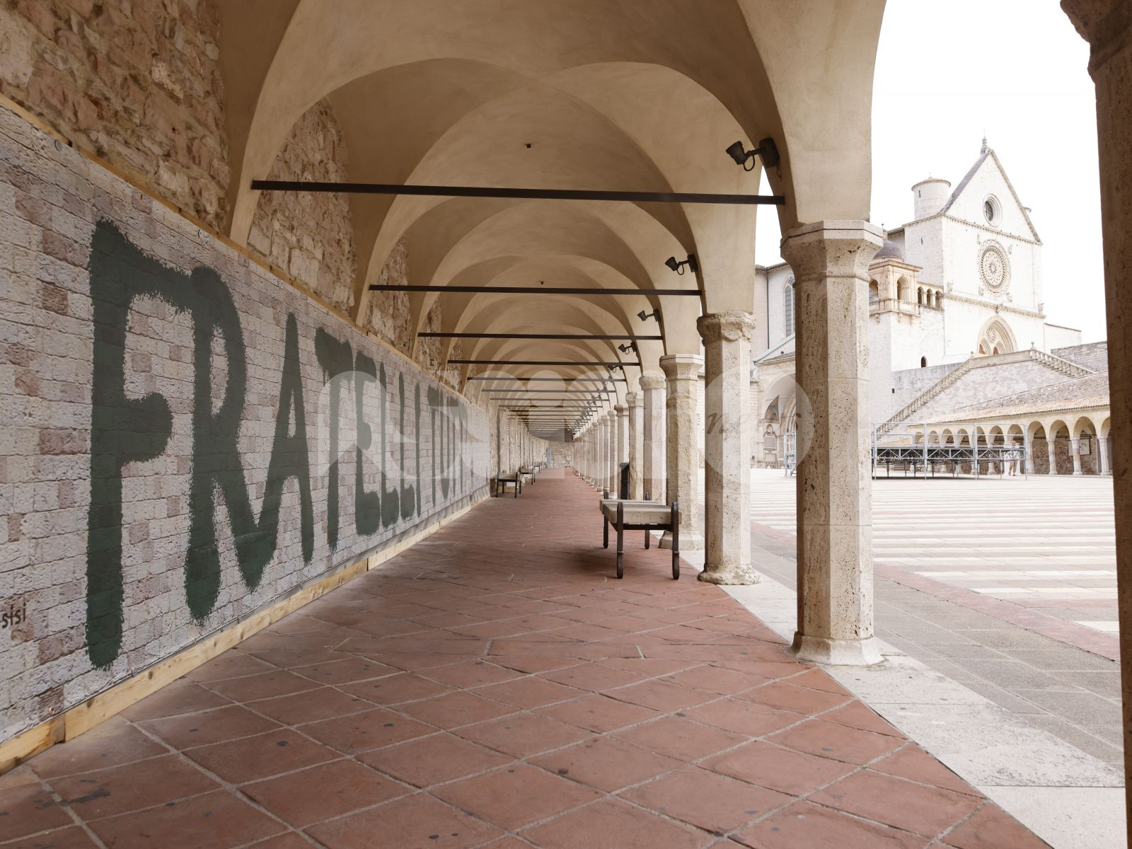 Papale Papale, nella Basilica di San Francesco fino al 6 novembre un'esposizione di urban art (foto)