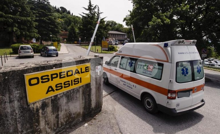 Medici del 118 ‘in fuga’, anche l’ospedale di Assisi rischia l’affanno: l’allarme della Snami