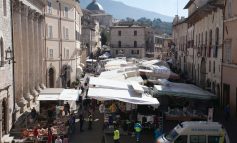 Fiera di San Francesco 2022, ad Assisi grande partecipazione di commercianti e clienti (foto)