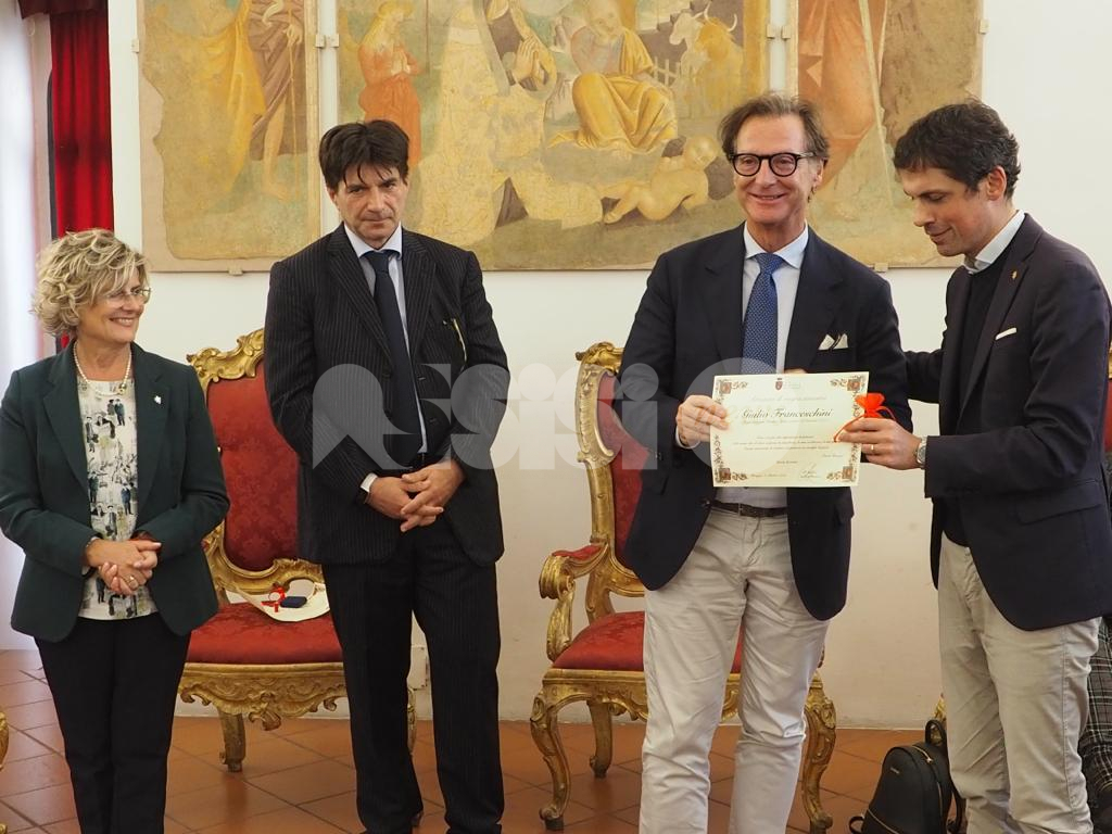 I dottori Giulio Franceschini e Chiara Franceschini premiati con il Baiocco d'oro (foto)