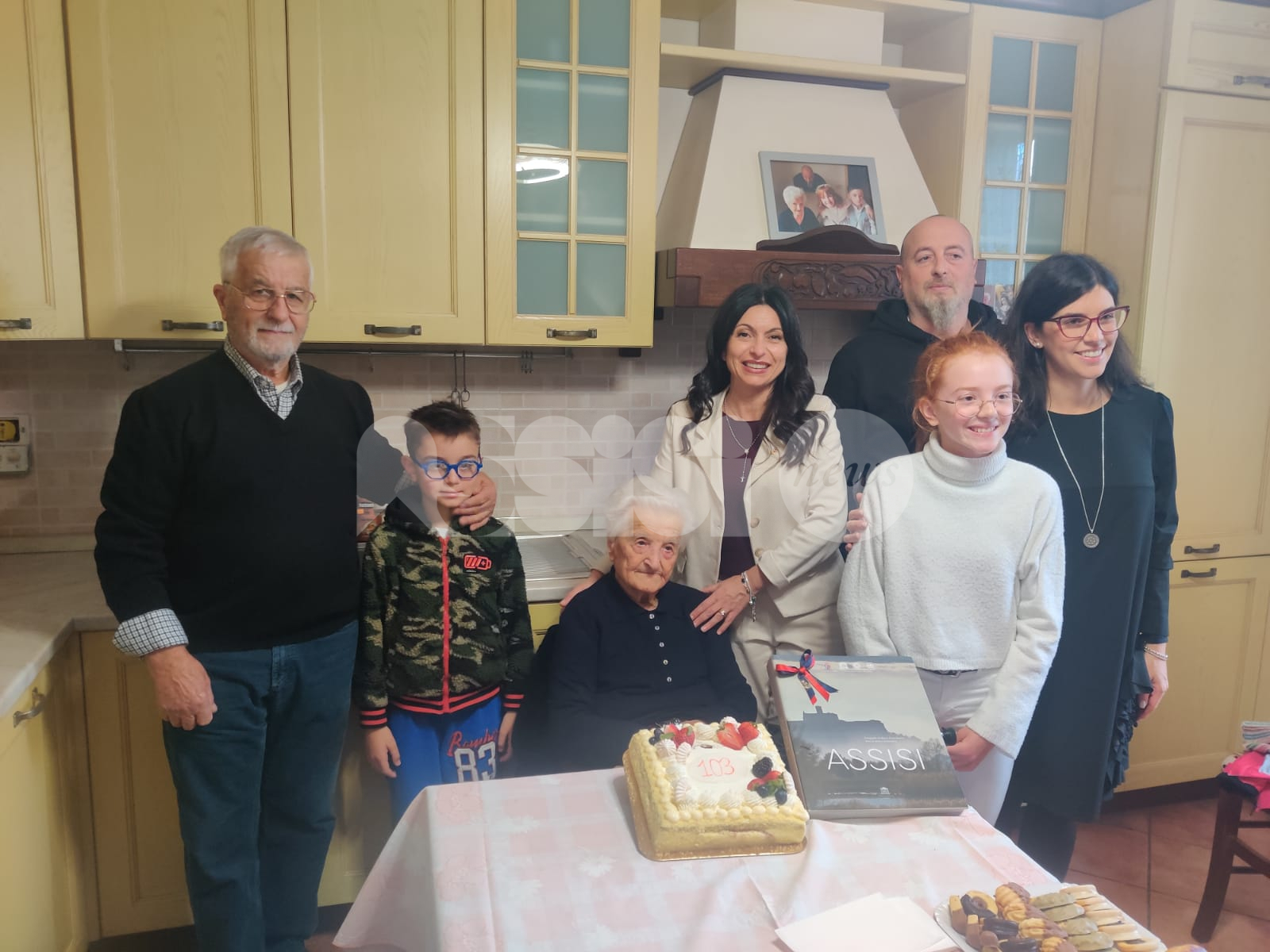Elisa Profumi compie 103 anni: Castelnuovo di Assisi in festa (foto)