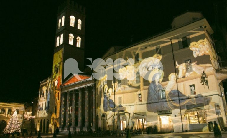 Assisi nel buio dell’inverno spera in un Natale di luce