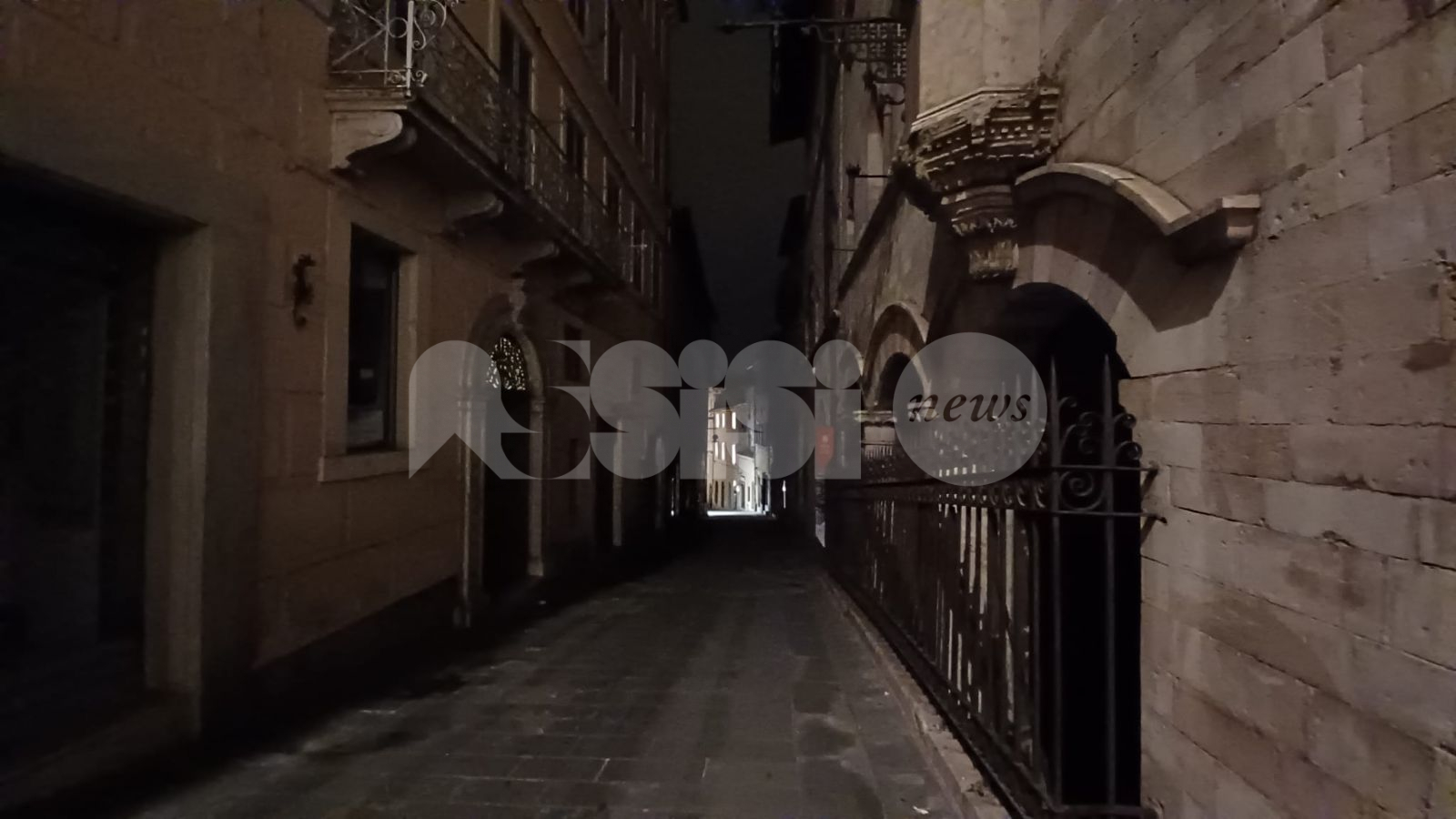 Pubblica illuminazione ad Assisi, accensione ritardata e spegnimento anticipato per contenere i costi