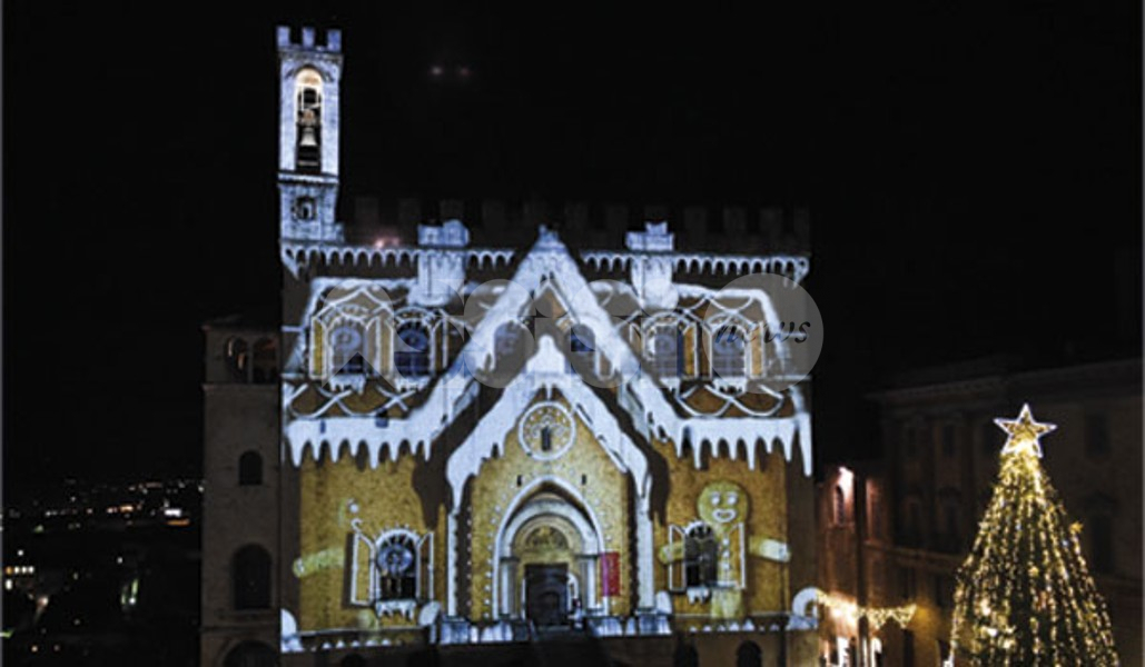 Natale a Gubbio 2022, il programma: mercatini, videomapping, ruota panoramica e... l'albero più grande del mondo