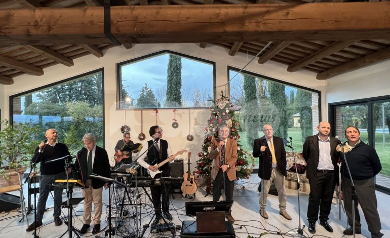 Villa Salus, successo per la grande festa che celebra 30 anni di attività con gli auguri di Natale (foto)